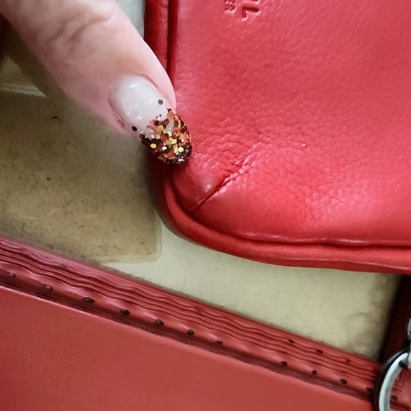 Red Fossil Wallet - Picture 6 of 9